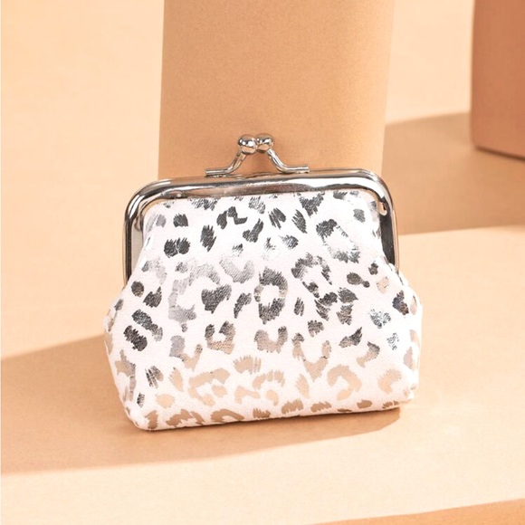 Metallic White/Silver Leopard Print Coin Purse NEW - Picture 2 of 3